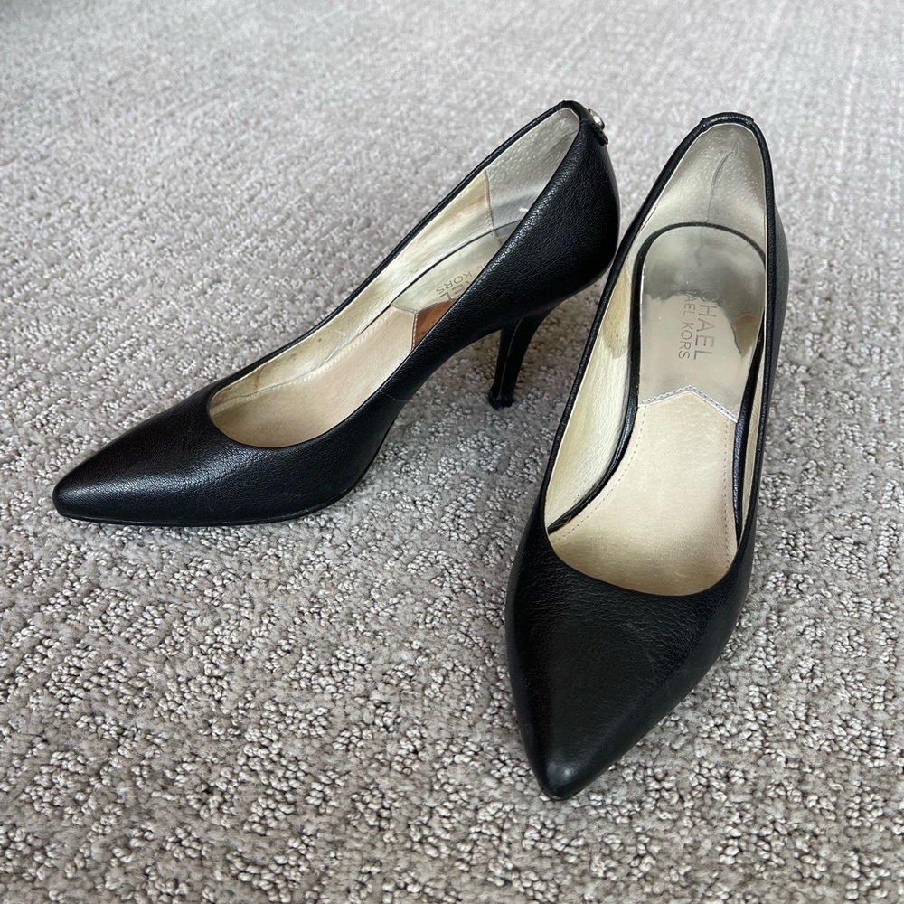 Michael Kors Black Pointed Toe Pumps